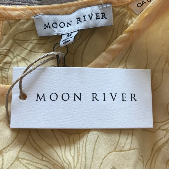✨HOST PICK✨Moon River Empire Waist Puff Sleeve Top (NWT) - Picture 8 of 10